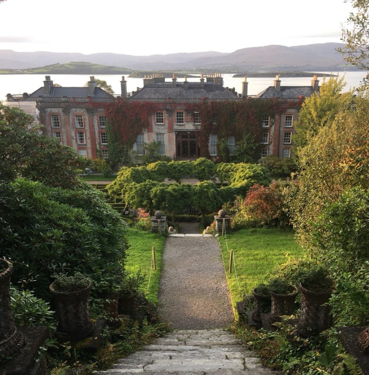 alt="view of Bantry House in Bantry, Ireland"